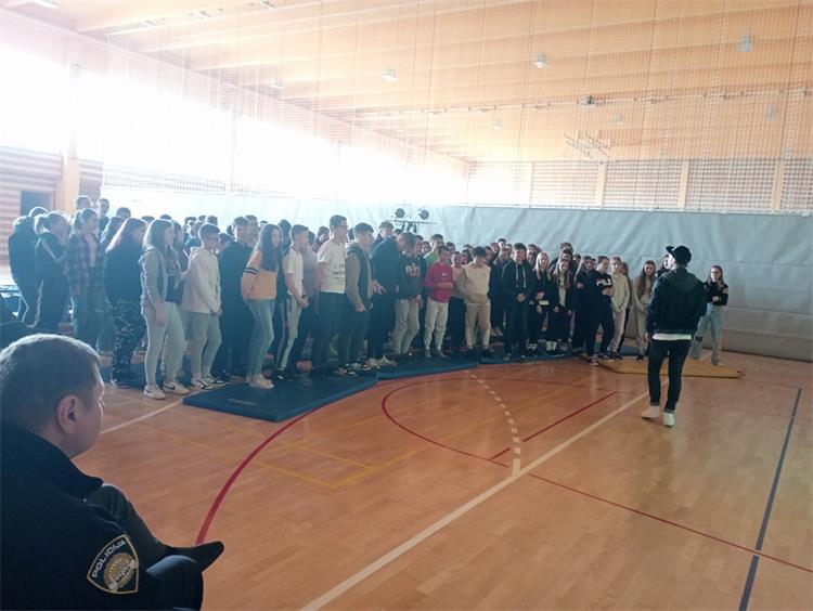 Slika /PU_V/vijesti/2023/Predstava Dislike/IMG_20230328_130940.jpg